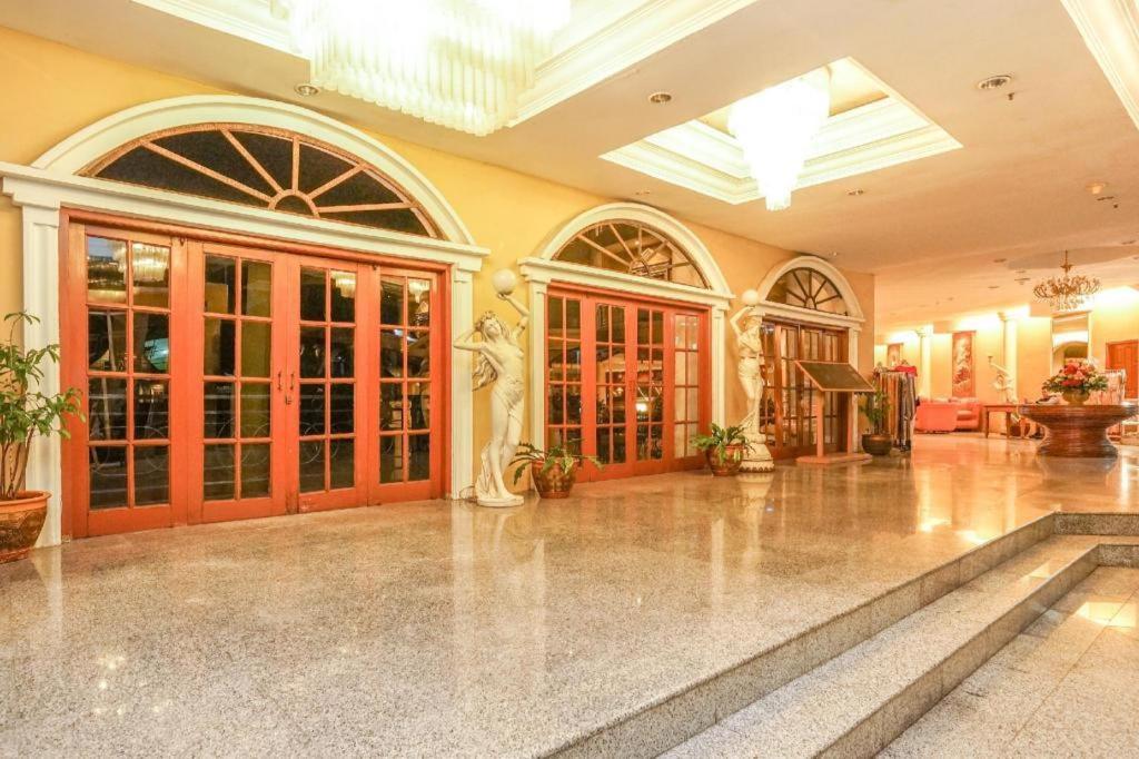 Tretes Raya Hotel Prigen Bagian luar foto