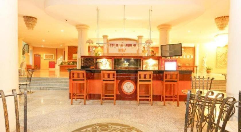 Tretes Raya Hotel Prigen Bagian luar foto